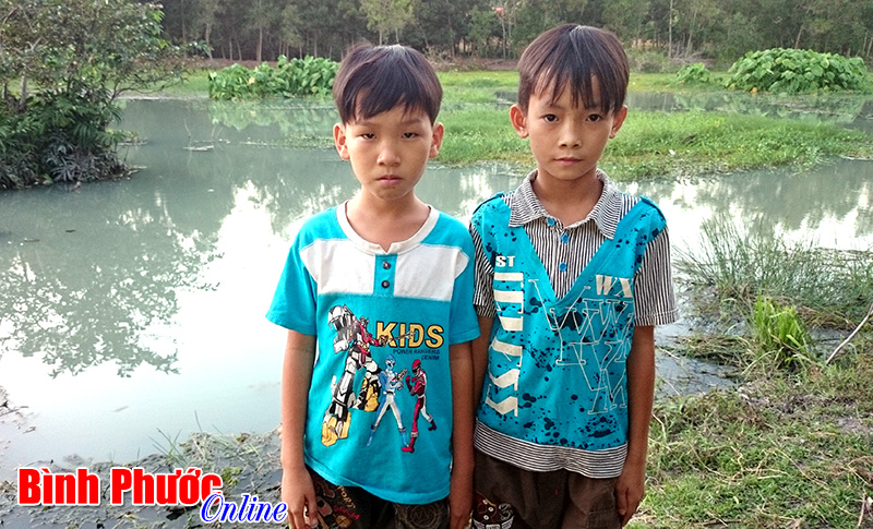 Dũng cảm cứu bạn thoát khỏi tay “hà bá”