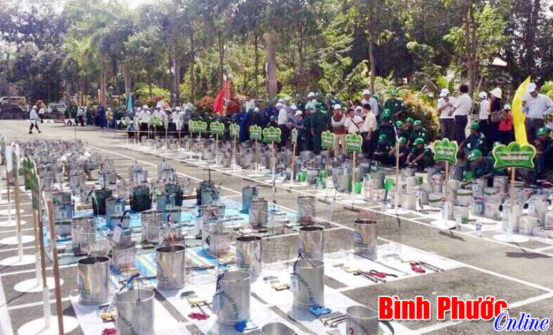 211 thí sinh thi thợ giỏi thu hoạch mủ cao su năm 2014