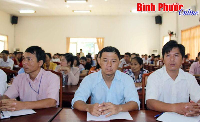 184 quần ch&uacute;ng ưu t&uacute; được bồi dưỡng nhận thức về đảng