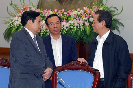 Ch&iacute;nh phủ thảo luận về x&acirc;y dựng VBPL v&agrave; thực hiện Nghị quyết 19