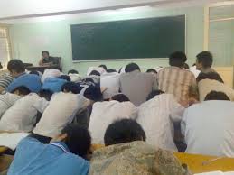 Vì sao sinh viên hay ngủ gật?