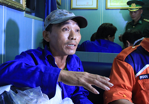 4 giờ chống chọi trên biển của 13 ngư dân bị đâm chìm tàu