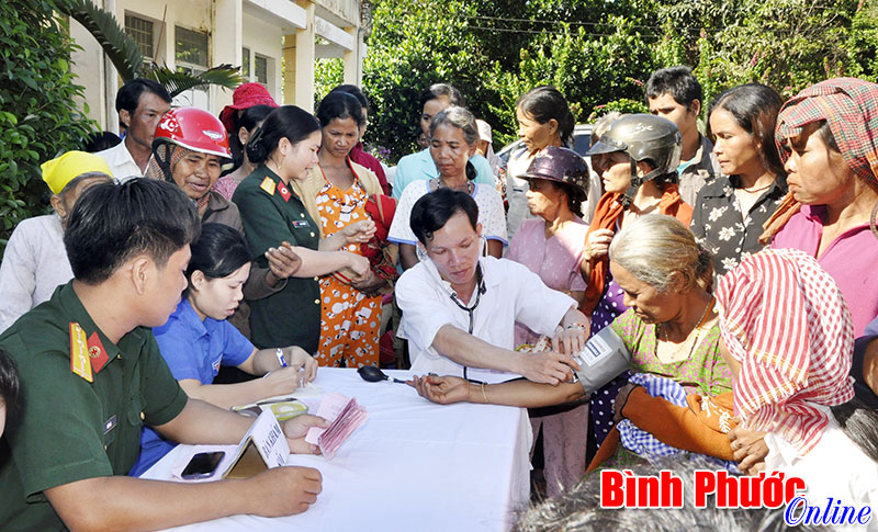 Gần 1.500 người dân được khám bệnh, cấp phát thuốc miễn phí