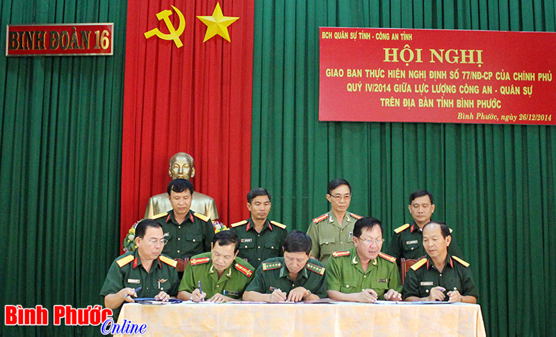 Lực lượng c&ocirc;ng an v&agrave; qu&acirc;n đội giao ban thực hi&ecirc;̣n Nghị định 77 của Chính phủ