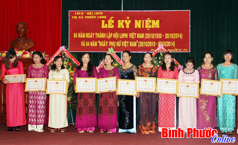 Hội LHPN Phước Long: Tuy&ecirc;n dương 17 gương c&aacute;n bộ hội ti&ecirc;u biểu