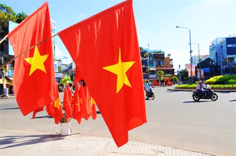 Thông báo về việc treo cờ Tổ quốc và nghỉ tết Dương lịch năm 2015