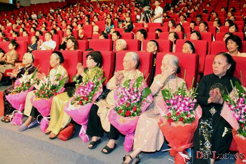 Hướng dẫn vinh danh “Bà mẹ Việt Nam anh hùng” có hiệu lực từ ngày 25-11