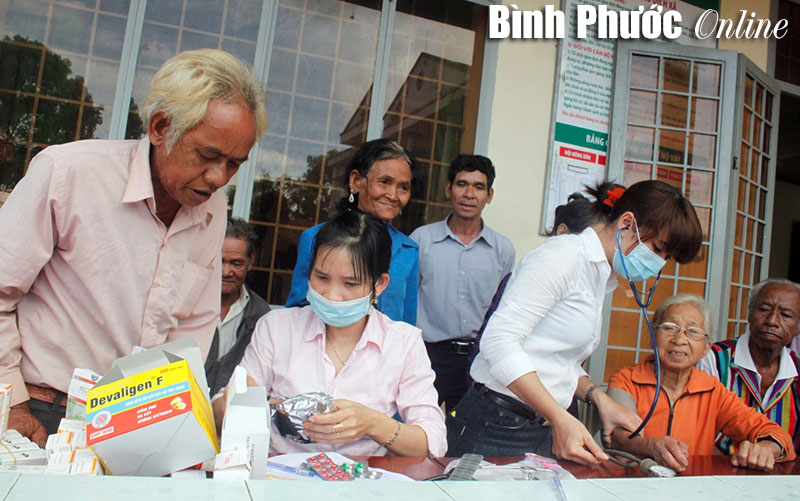 80 người cao tuổi xã Đồng Nai được khám bệnh và cấp phát thuốc miễn phí 