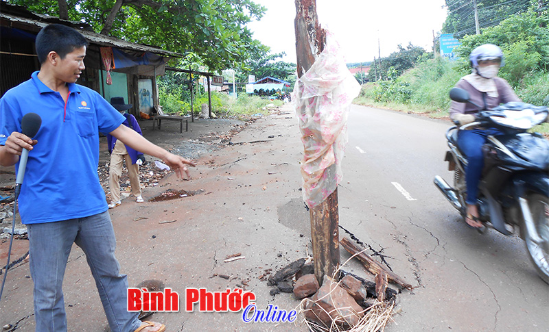 Nhiều hố “tử thần” trên  QL13, đoạn qua tổ 2, khu phố Ninh Thạnh (Lộc Ninh)
