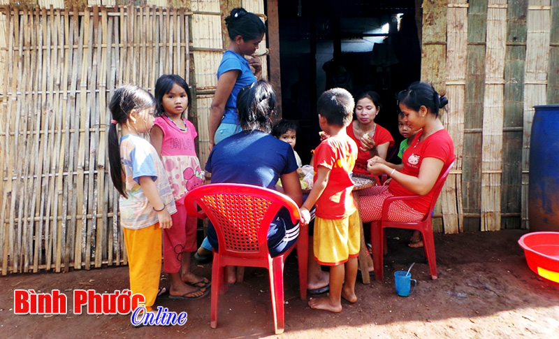 Nhiều người ở Lộc Ninh bị lừa mua thực phẩm chức năng