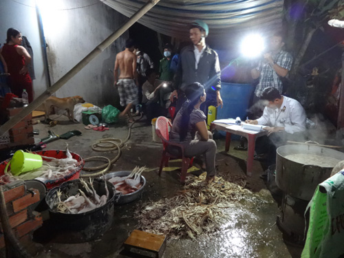 Lò giết mổ dùng chất cấm để nhuộm gia cầm