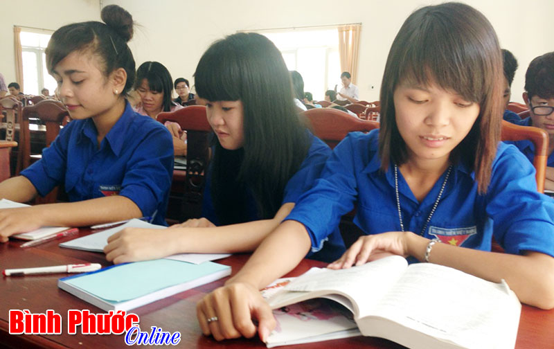 Ph&aacute;t triển đảng - nh&igrave;n từ th&ocirc;n ấp