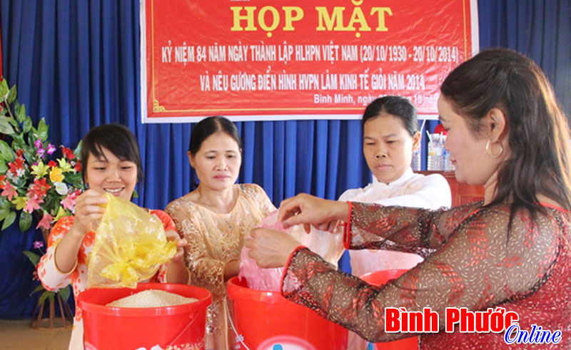 Phụ nữ B&ugrave; Đăng l&agrave;m theo lời B&aacute;c