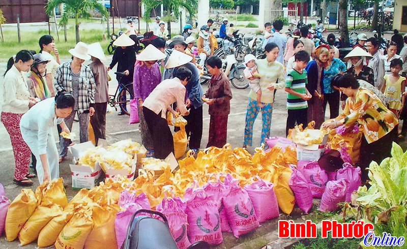 Phụ nữ Chơn Th&agrave;nh t&iacute;ch cực l&agrave;m theo lời B&aacute;c