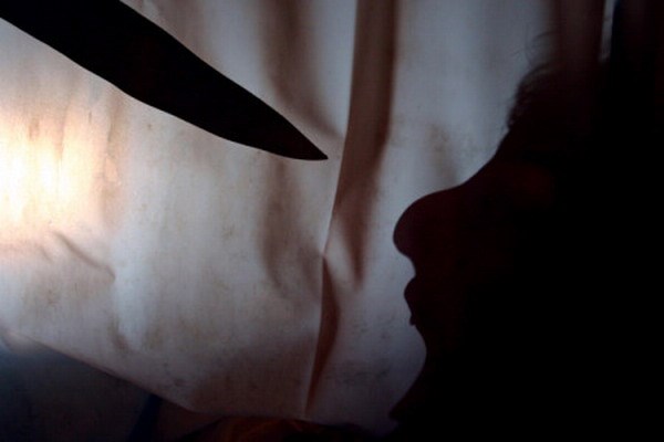 Một nữ trưởng ph&ograve;ng bị s&aacute;t hạt d&atilde; man tại nh&agrave; ri&ecirc;ng