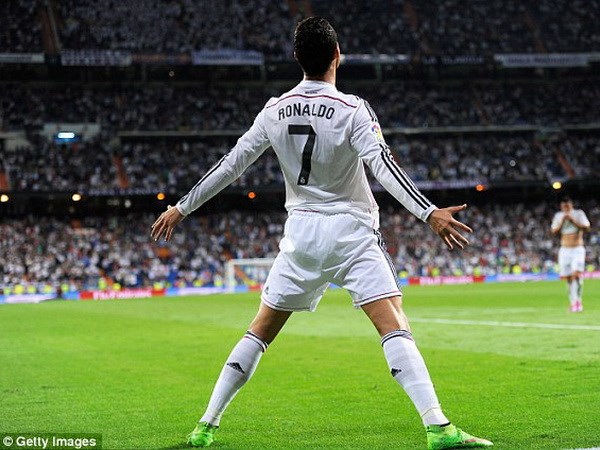 Chelsea khiến Arsenal ôm hận, Ronaldo lại lập hat-trick