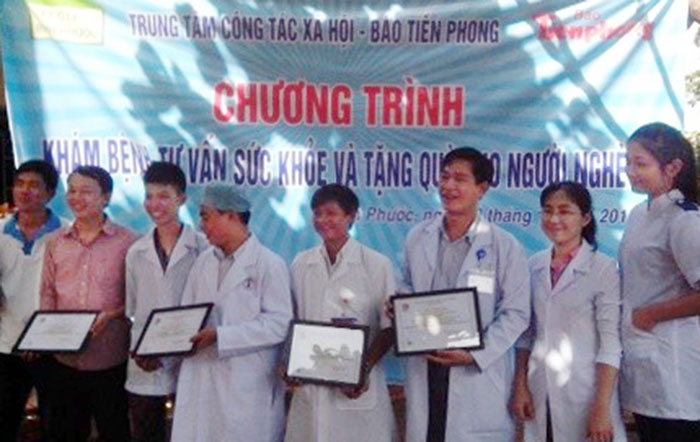300 phần quà tặng hộ nghèo nơi biên giới