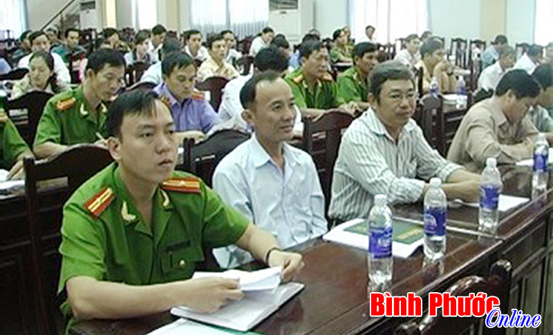 Chơn Th&agrave;nh tập huấn c&ocirc;ng t&aacute;c đấu tranh v&agrave; bảo vệ nh&acirc;n quyền