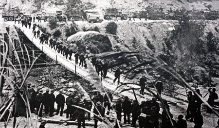 Đường Trường Sơn - Tuy&ecirc;́n v&acirc;̣n tải huy&ecirc;̀n thoại