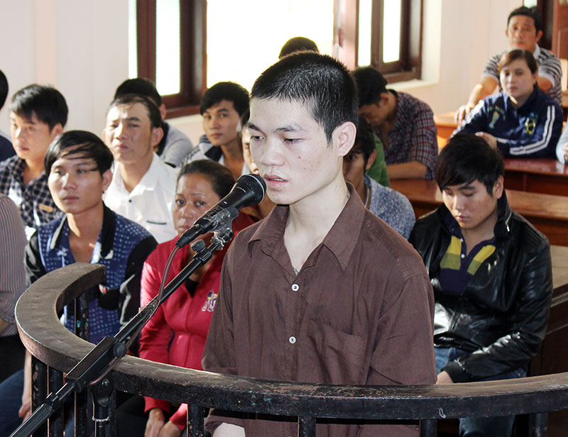 Đ&acirc;m xe v&agrave;o người kh&aacute;c, lĩnh 14 năm t&ugrave;