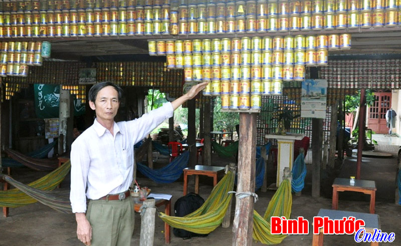 Trang trí quán cà phê bằng 3.000 vỏ lon