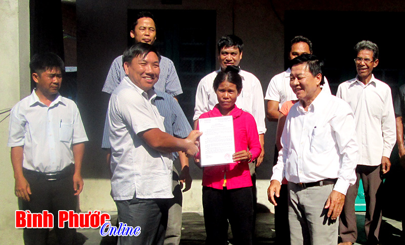 Trao nhà nhân ái, đại đoàn kết