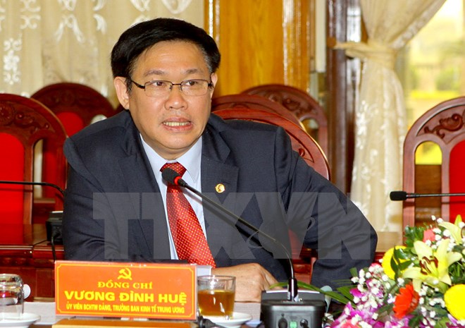 Trưởng ban Kinh tế TW: Kh&ocirc;ng thể chủ quan với gi&aacute; dầu giảm