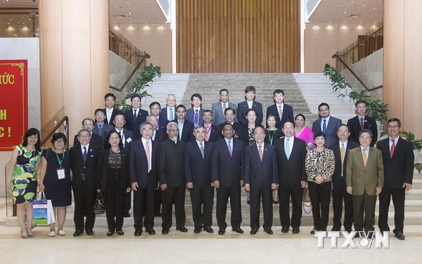 Chủ tịch Quốc hội Nguyễn Sinh H&ugrave;ng tiếp đại biểu dự ASOCIO 2014