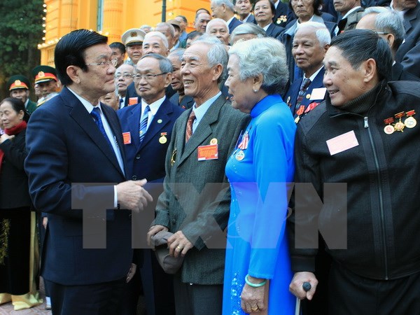 Chủ tịch nước gặp mặt c&aacute;c đại biểu l&agrave; cấp ủy trong nh&agrave; t&ugrave; chế độ cũ