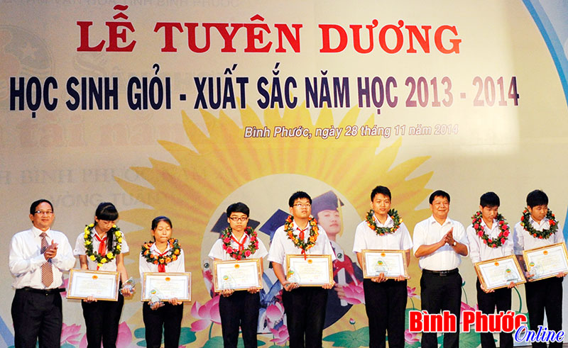 Tuyên dương 140 học sinh giỏi, xuất sắc năm học 2013-2014