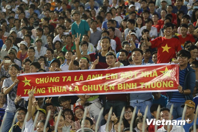 Băng rôn xúc động của cổ động viên trong chiến thắng của U19 HAGL