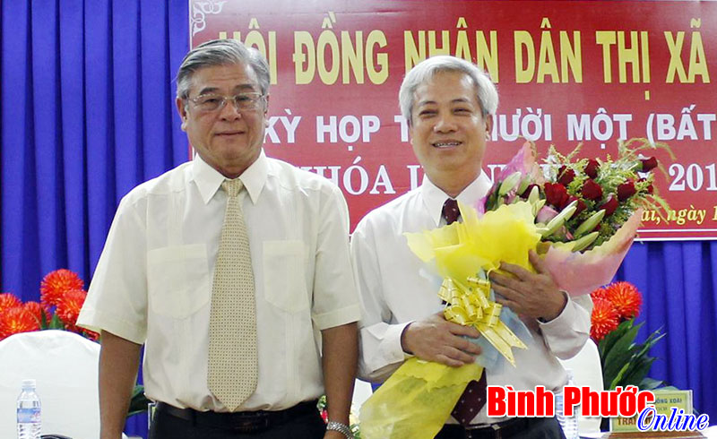 &Ocirc;ng Vương Đức L&acirc;m được bầu giữ chức Chủ tịch UBND thị x&atilde; Đồng Xo&agrave;i