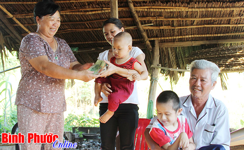 Nhiều tập thể, c&aacute; nh&acirc;n điển h&igrave;nh học v&agrave; l&agrave;m theo gương B&aacute;c