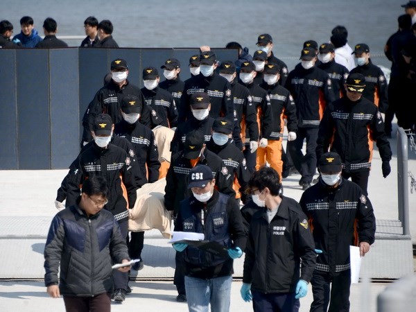 Số người chết trong vụ chìm phà ở Hàn Quốc lên 80 người