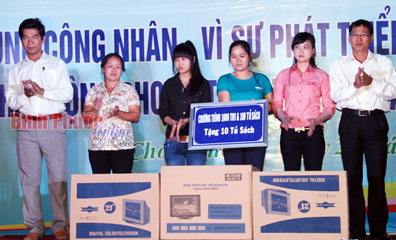 “1.000 tivi, 100 tủ sách” cho công nhân - thiết thực và hữu ích