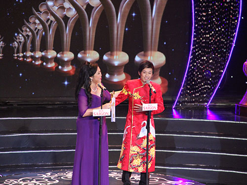 Nghệ sĩ hài Hoài Linh lần thứ 10 nhận giải Mai Vàng