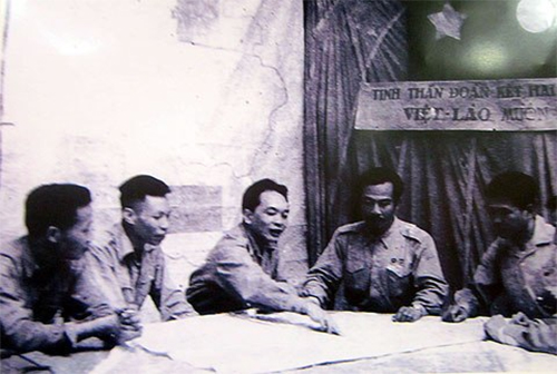 Thắm mãi tình đ&ocirc;̀ng chí anh em