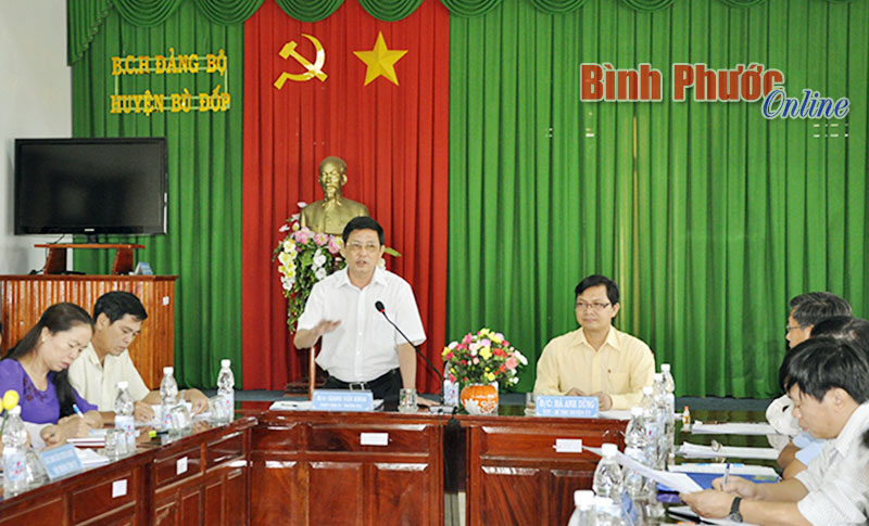 Ch&uacute; trọng việc lấy &yacute; kiến c&aacute;c tầng lớp nh&acirc;n d&acirc;n đ&oacute;ng g&oacute;p cho văn kiện đại hội Đảng