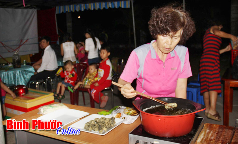 Ẩm thực Việt – Hàn thu hút thanh niên công nhân