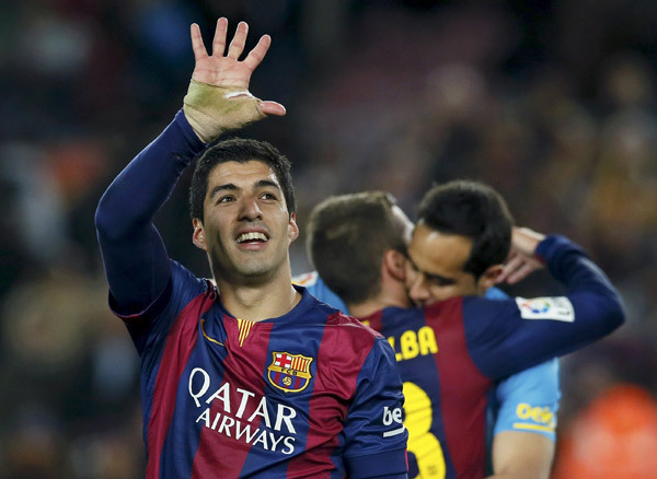Suarez gợi nhớ 'bàn tay nhỏ' tại El Clasico