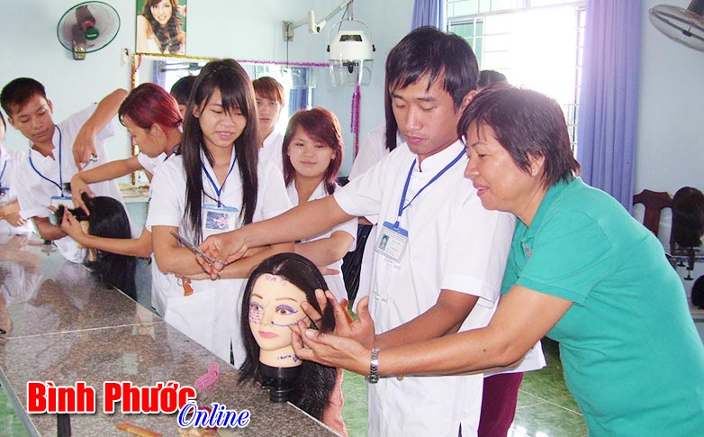 Đào tạo nghề gắn với nhu cầu của thanh niên