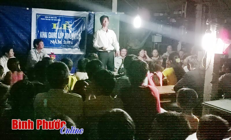 Gieo chữ tình thương dưới chân cầu Sài Gòn