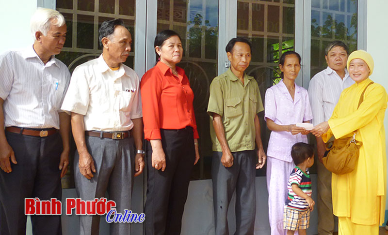 Tấm lòng phật tử hướng về người nghèo