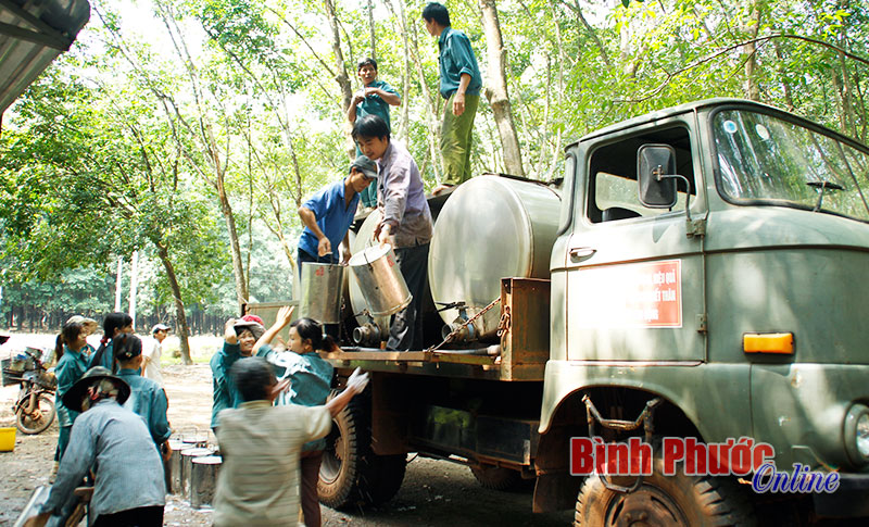 Cán bộ công đoàn cao su Bình Long - Một thời để nhớ