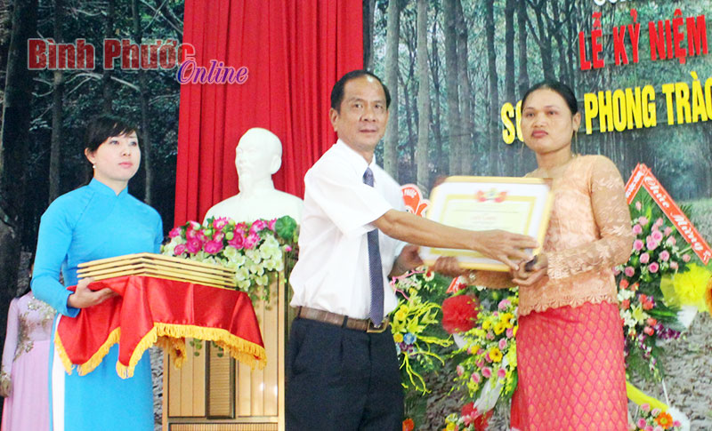 Cao su Lộc Ninh tuyên dương 105 phụ nữ “hai giỏi”