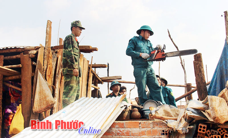 Chung tay giúp người dân vùng lốc xoáy