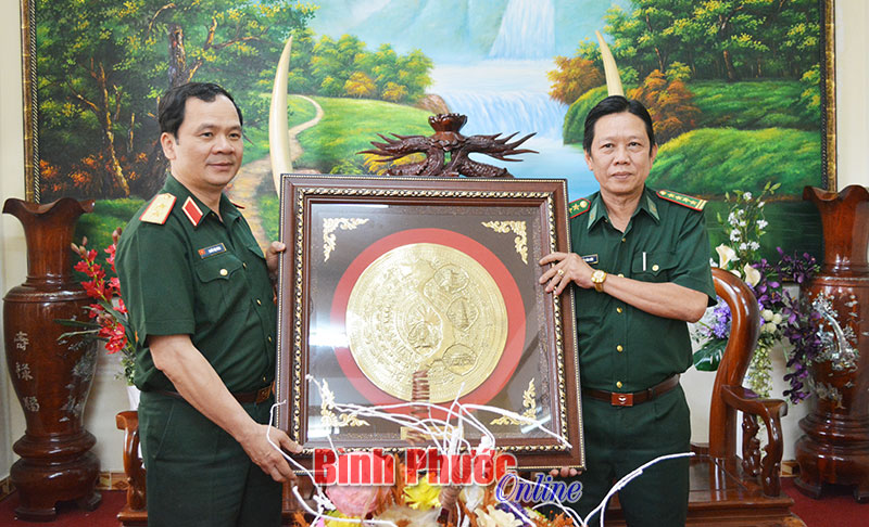 Đo&agrave;n c&aacute;n bộ Học viện Ch&iacute;nh trị thăm, l&agrave;m việc tại B&igrave;nh Phước