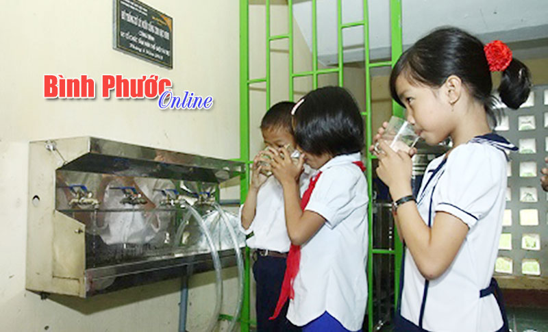 Hiệu quả từ chương trình nước sạch cho học sinh nghèo vùng sâu, xa
