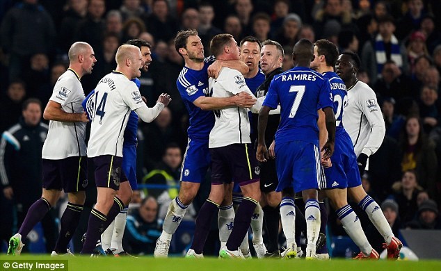 HLV Jose Mourinho "nổi điên" khi Ivanovic bị tố cắn McCarthy