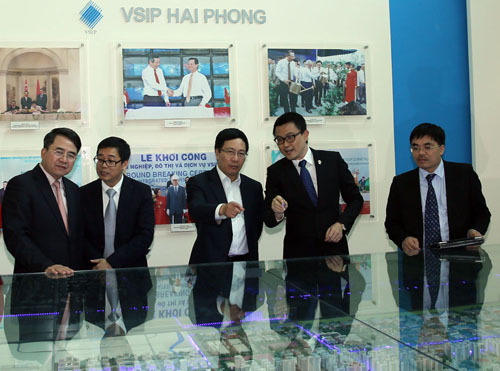 Ph&oacute; Thủ tướng Phạm B&igrave;nh Minh thăm bộ đội Hải qu&acirc;n